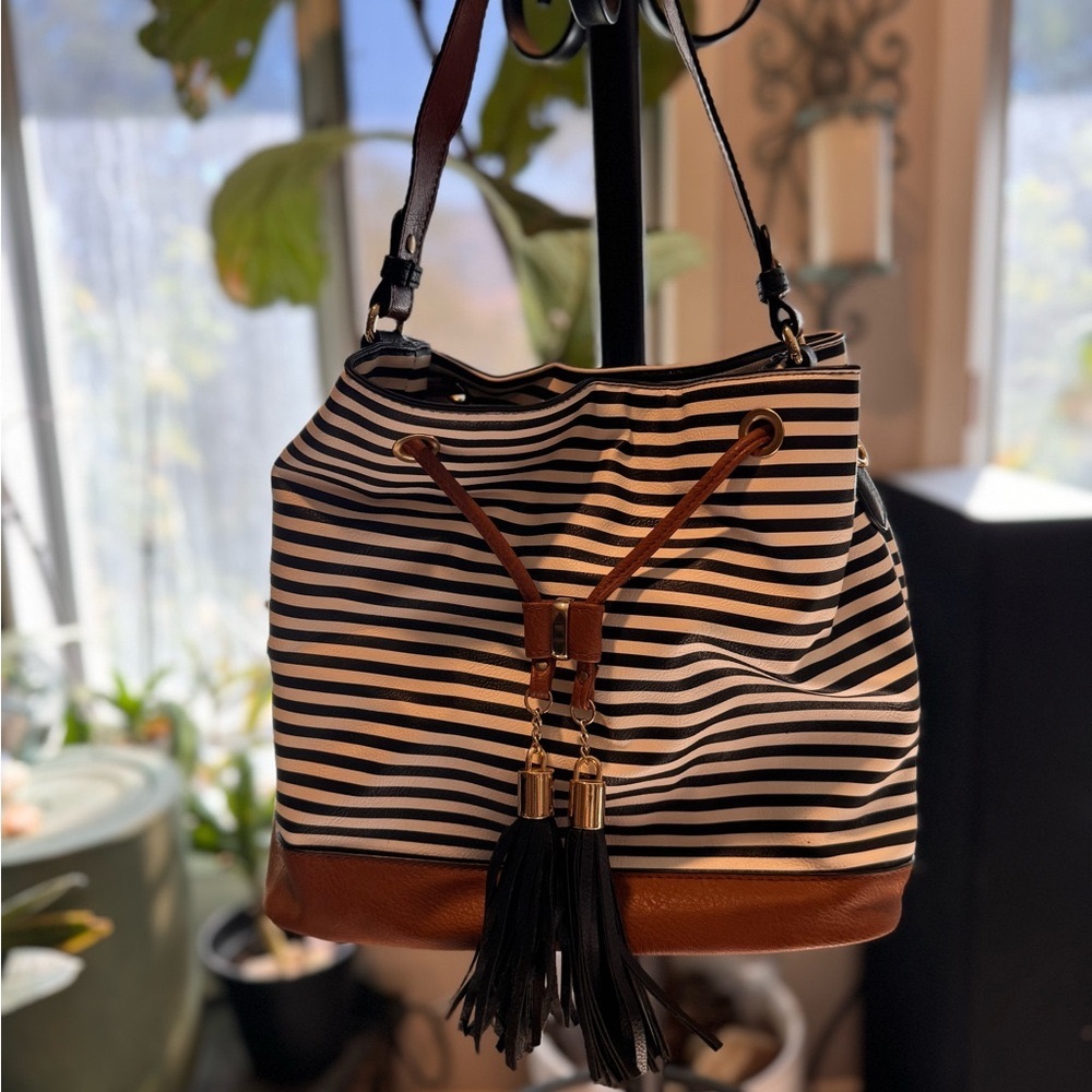 Cute black and white stripped tote